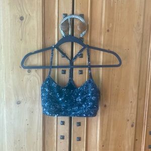 perfect condition lululemon y bra! size 4!